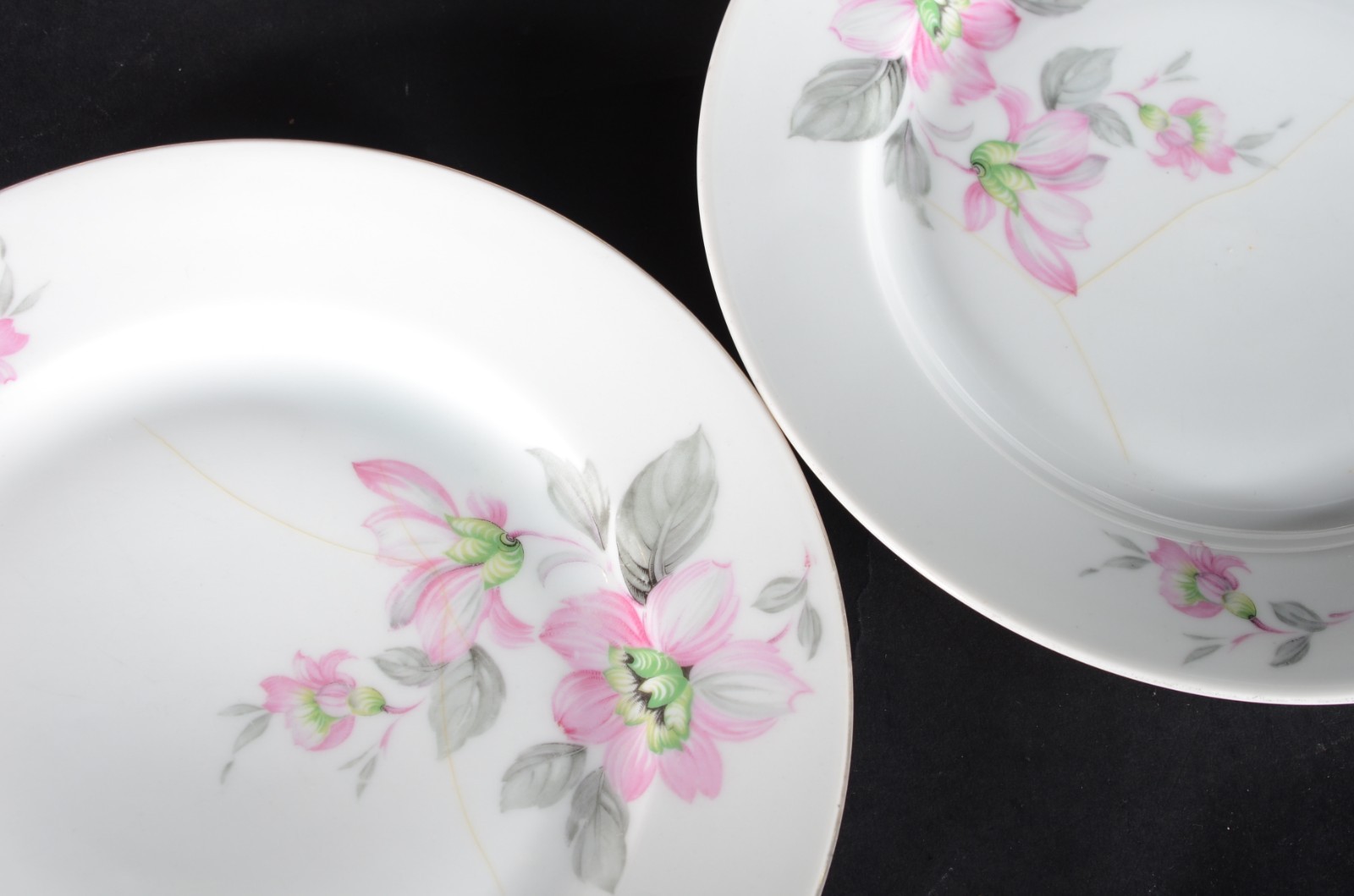 Aparelho de jantar de porcelana tcheca, na cor branca com delicada... - foto 2 de 5