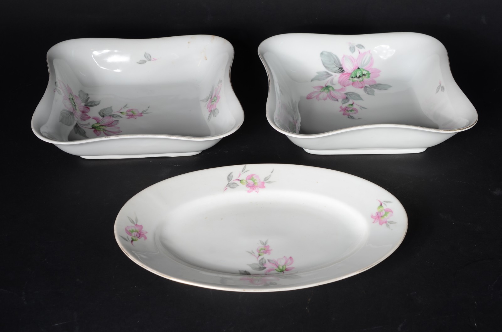 Aparelho de jantar de porcelana tcheca, na cor branca com delicada... - foto 4 de 5