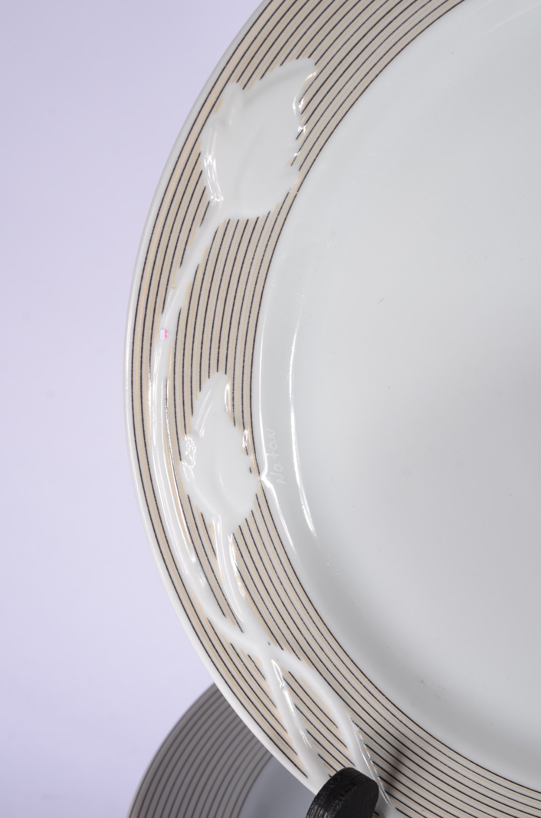 Aparelho de jantar de porcelana Natan, composto de: 24 pratos rasos... - foto 2 de 5