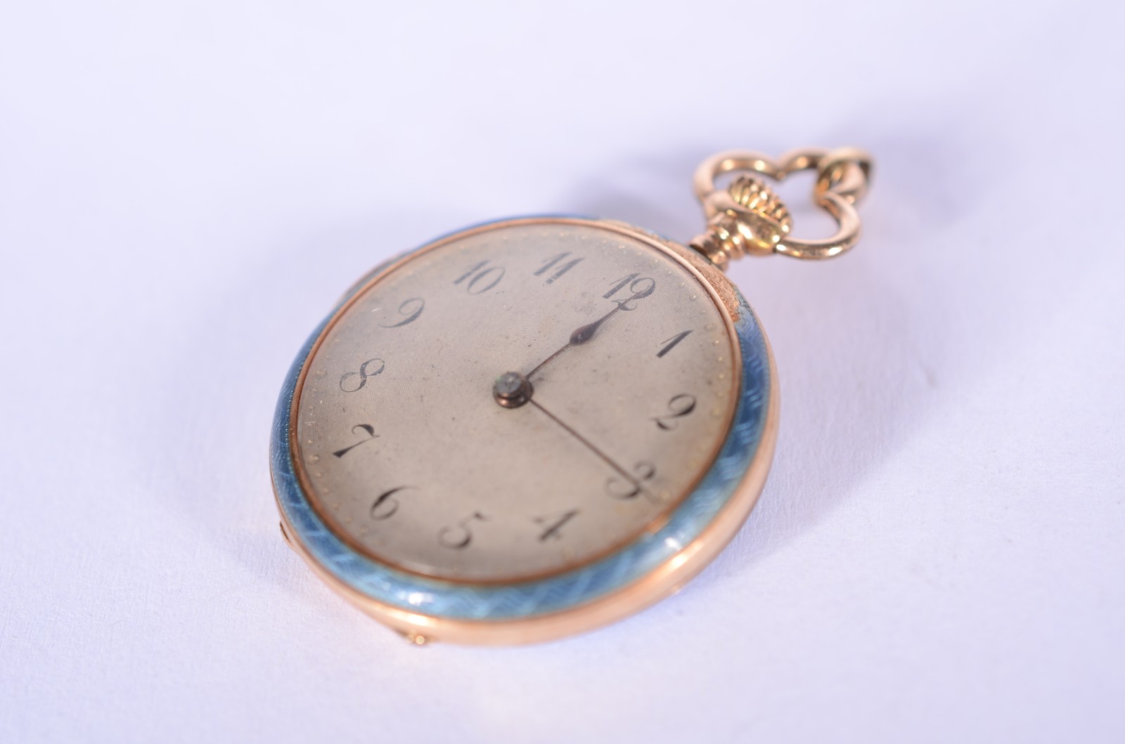 Pequeno relógio de bolso de ouro 14 k., com detalhes em esmalte... - foto 5 de 5