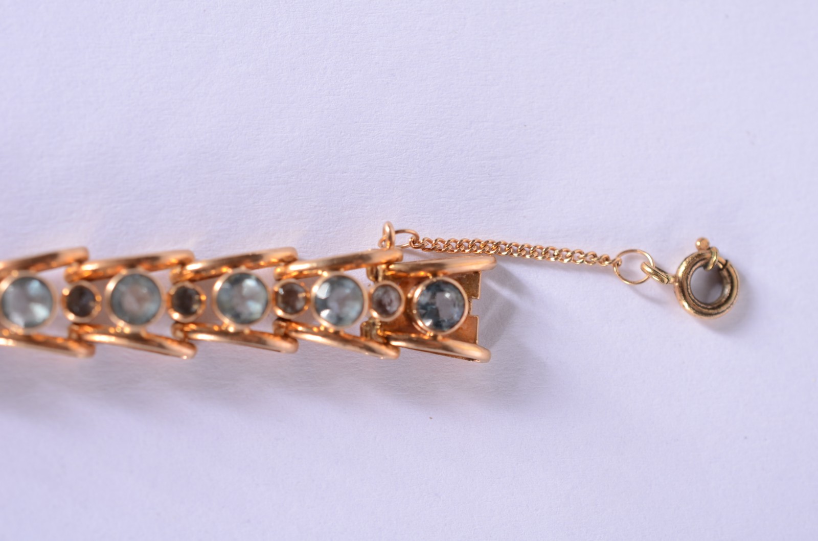 Pulseira de ouro 18 k., com pedras azuis. (Por motivos de segurança a... - foto 2 de 6