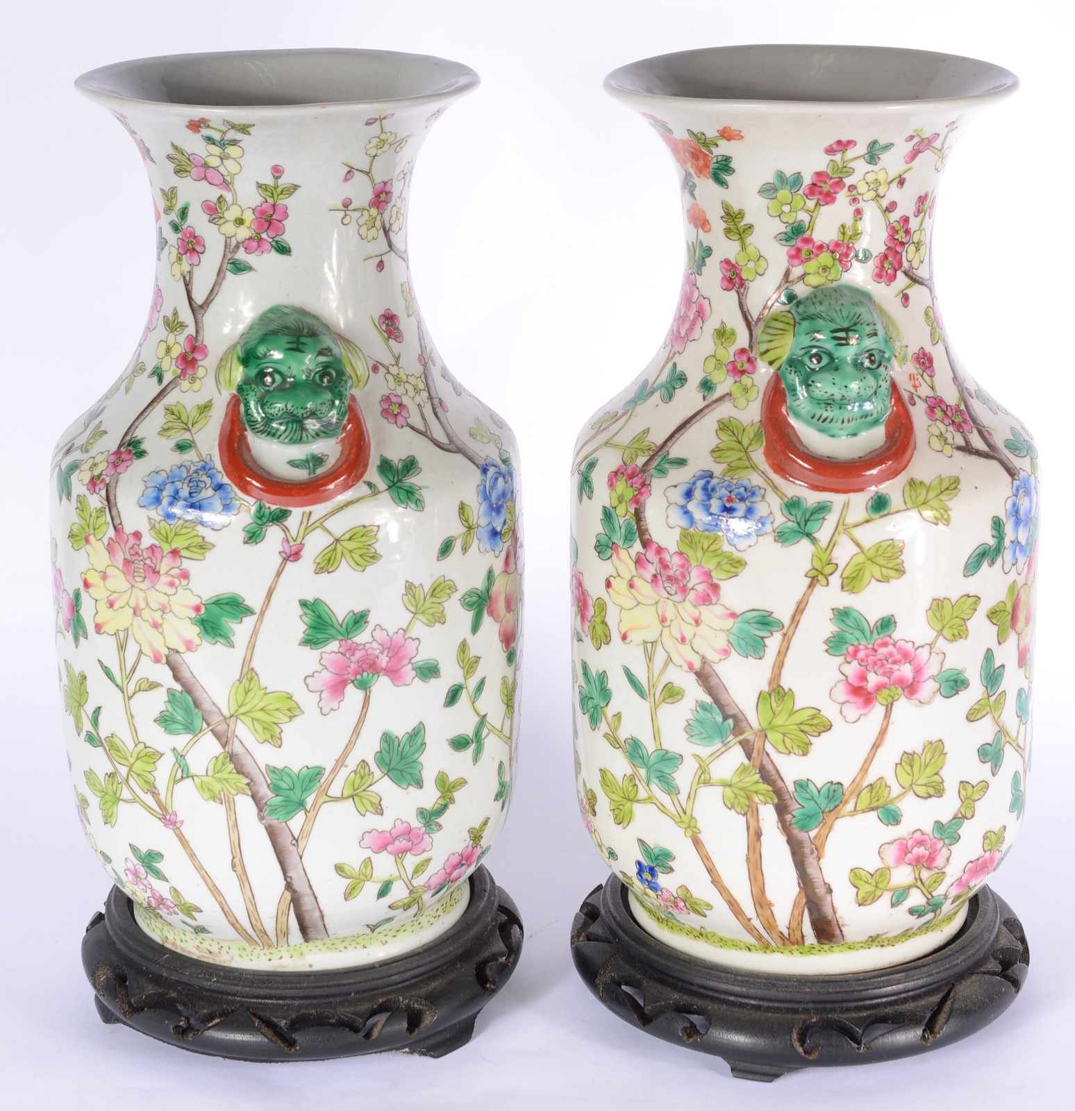 Par de vasos de porcelana chinesa decoração floral em policromia... - foto 2 de 6