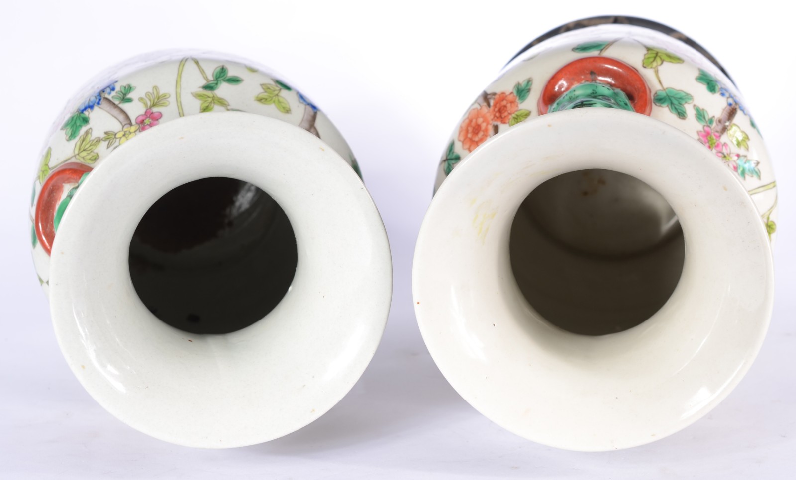 Par de vasos de porcelana chinesa decoração floral em policromia... - foto 5 de 6