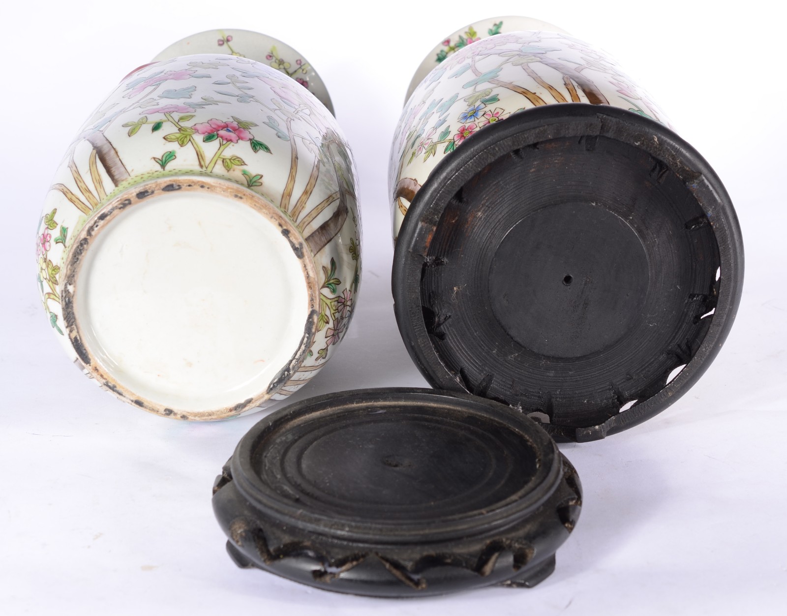 Par de vasos de porcelana chinesa decoração floral em policromia... - foto 6 de 6