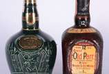 Duas garrafas de Whisky, sendo uma Old Parr - 1... - Duas garrafas de Whisky, sendo uma Old Parr - 12 years e outra Royal Salute - 21 years.