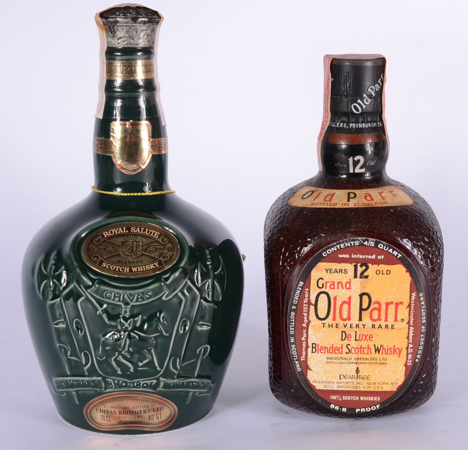 Duas garrafas de Whisky, sendo uma Old Parr - 12 years e outra Royal... - foto 1 de 8