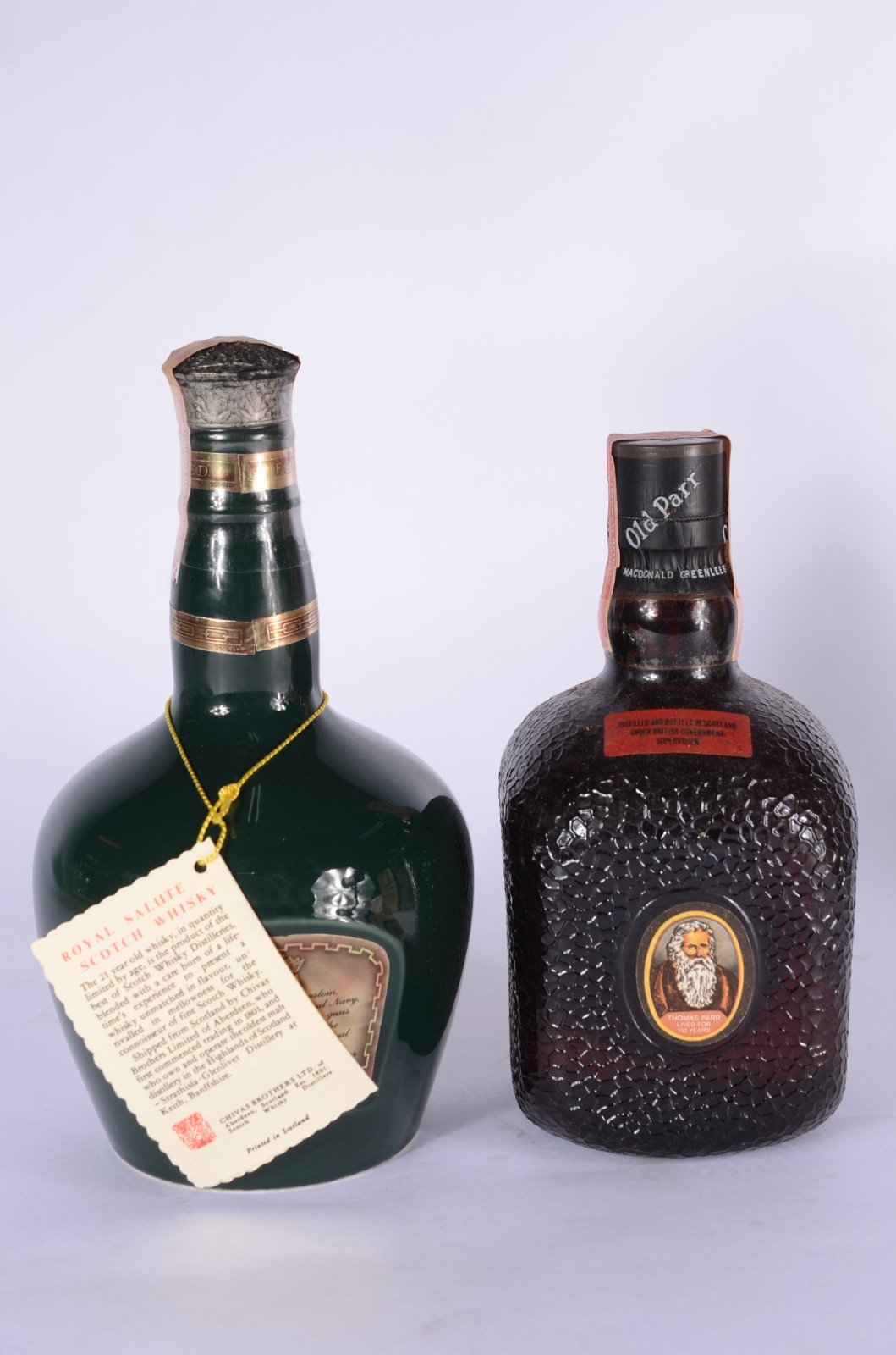 Duas garrafas de Whisky, sendo uma Old Parr - 12 years e outra Royal... - foto 3 de 8