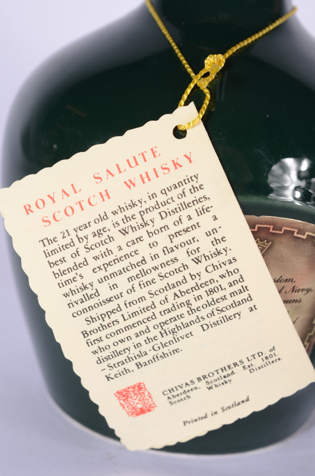 Duas garrafas de Whisky, sendo uma Old Parr - 12 years e outra Royal... - foto 4 de 8