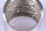 Anel de ouro branco com diamantes, aro 17.  (Po... - Anel de ouro branco com diamantes, aro 17.  (Por motivos de segurança a peça não se encontra na loja).