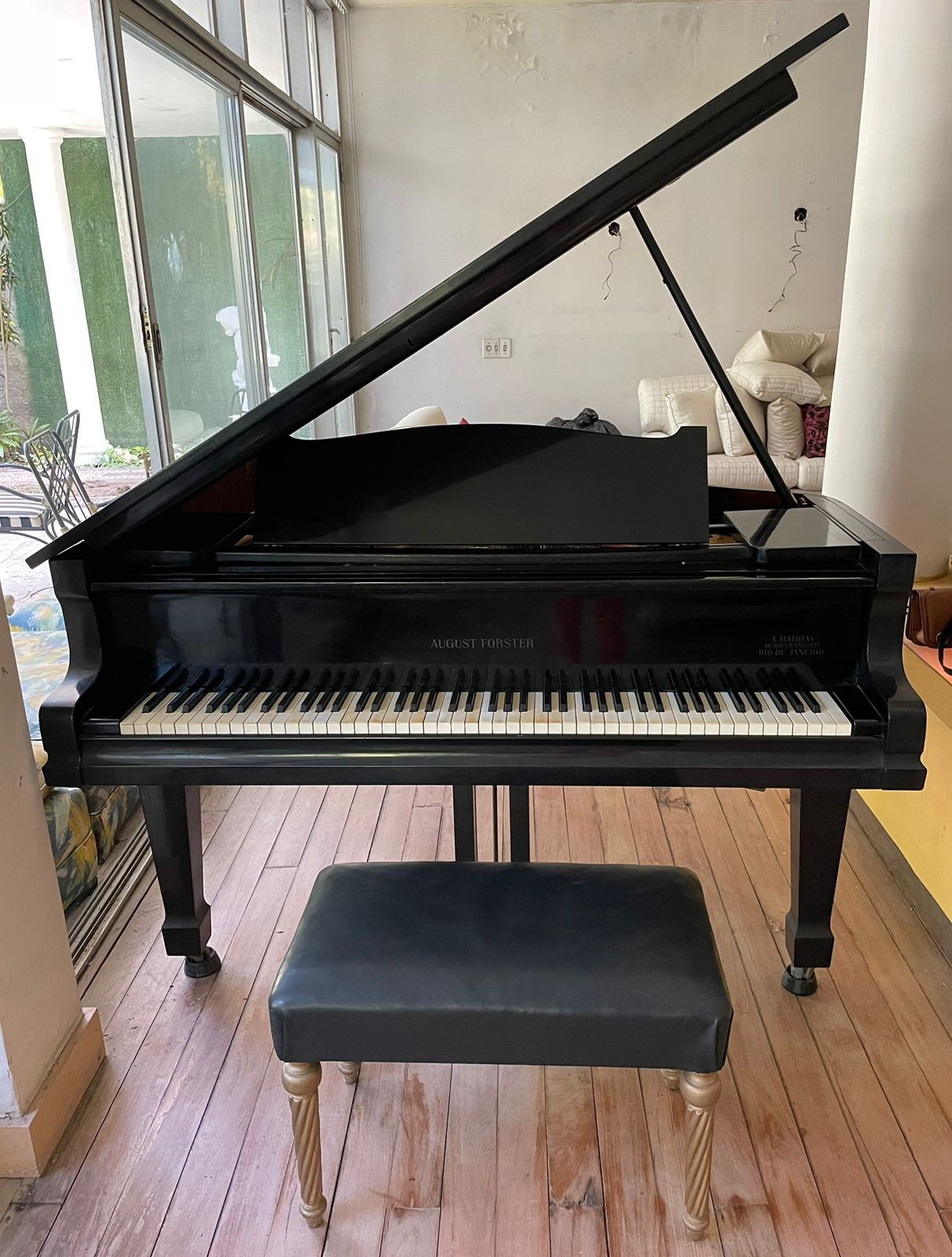 Piano alemão 1/4 de cauda em lacca preta. Algumas teclas "prendendo"... - foto 4 de 9