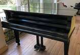 AUGUST FORSTER,  - Piano alemão 1/4 de cauda em lacca preta. Algumas teclas "prendendo", e pequenos desgastes. Retirada em casa na Barra - RJ.