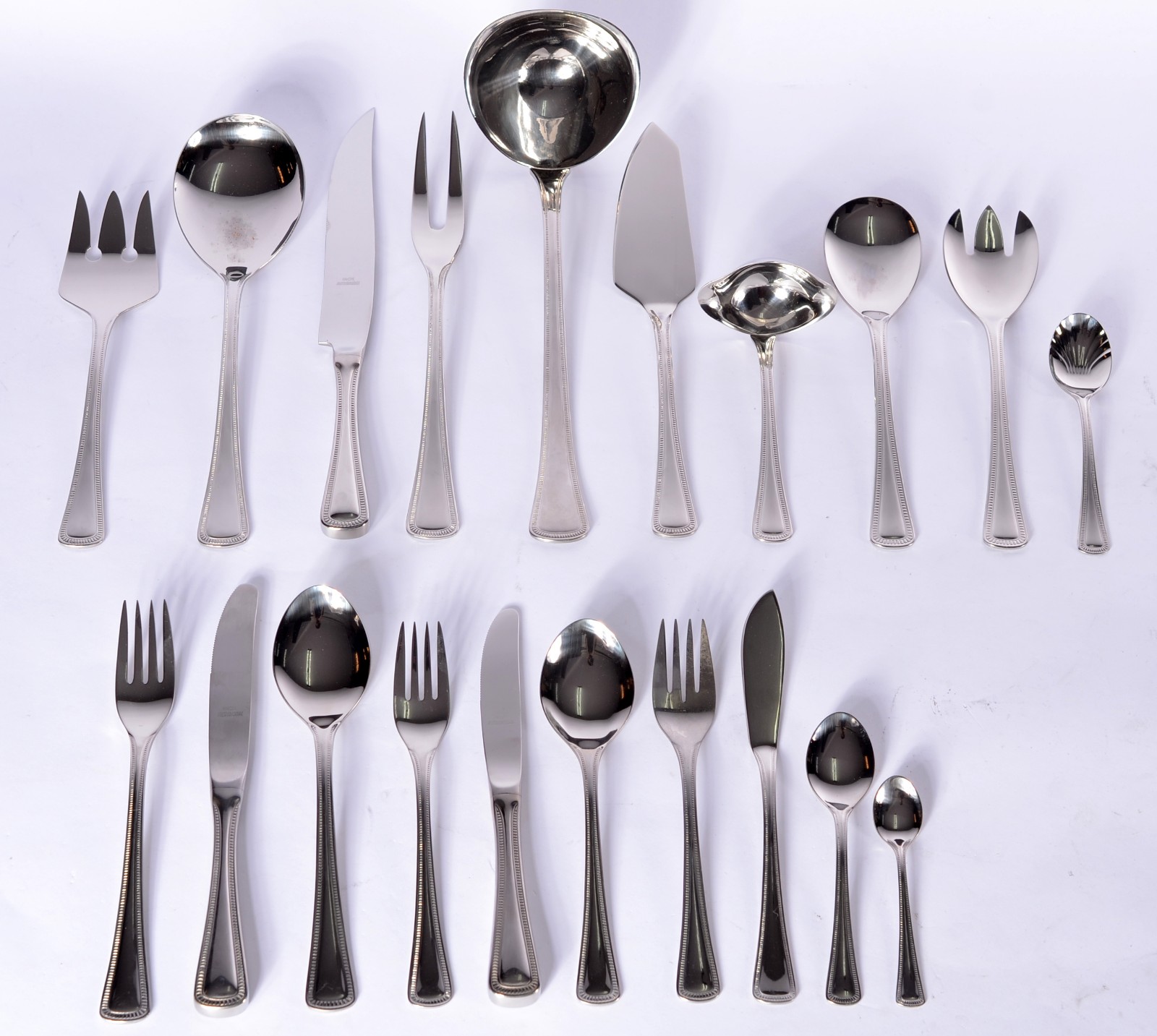 Faqueiro de aço inox da Roberto Simões, composto de: 12 garfos, 12... - foto 1 de 10