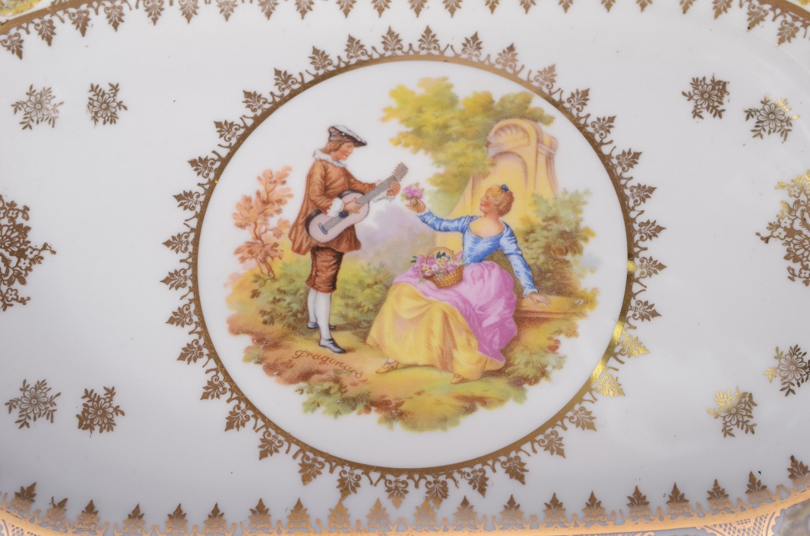 Duas peças de porcelana, sendo: caixa italiana na cor azul cobalto... - foto 4 de 11