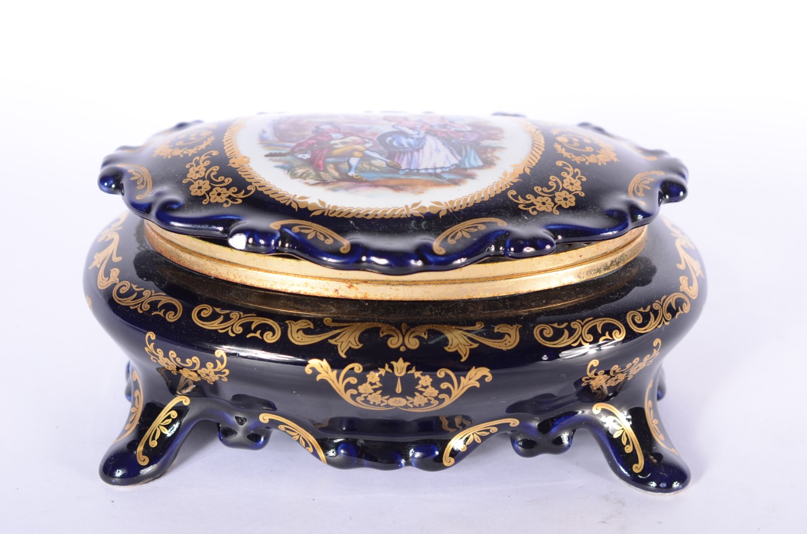 Duas peças de porcelana, sendo: caixa italiana na cor azul cobalto... - foto 7 de 11