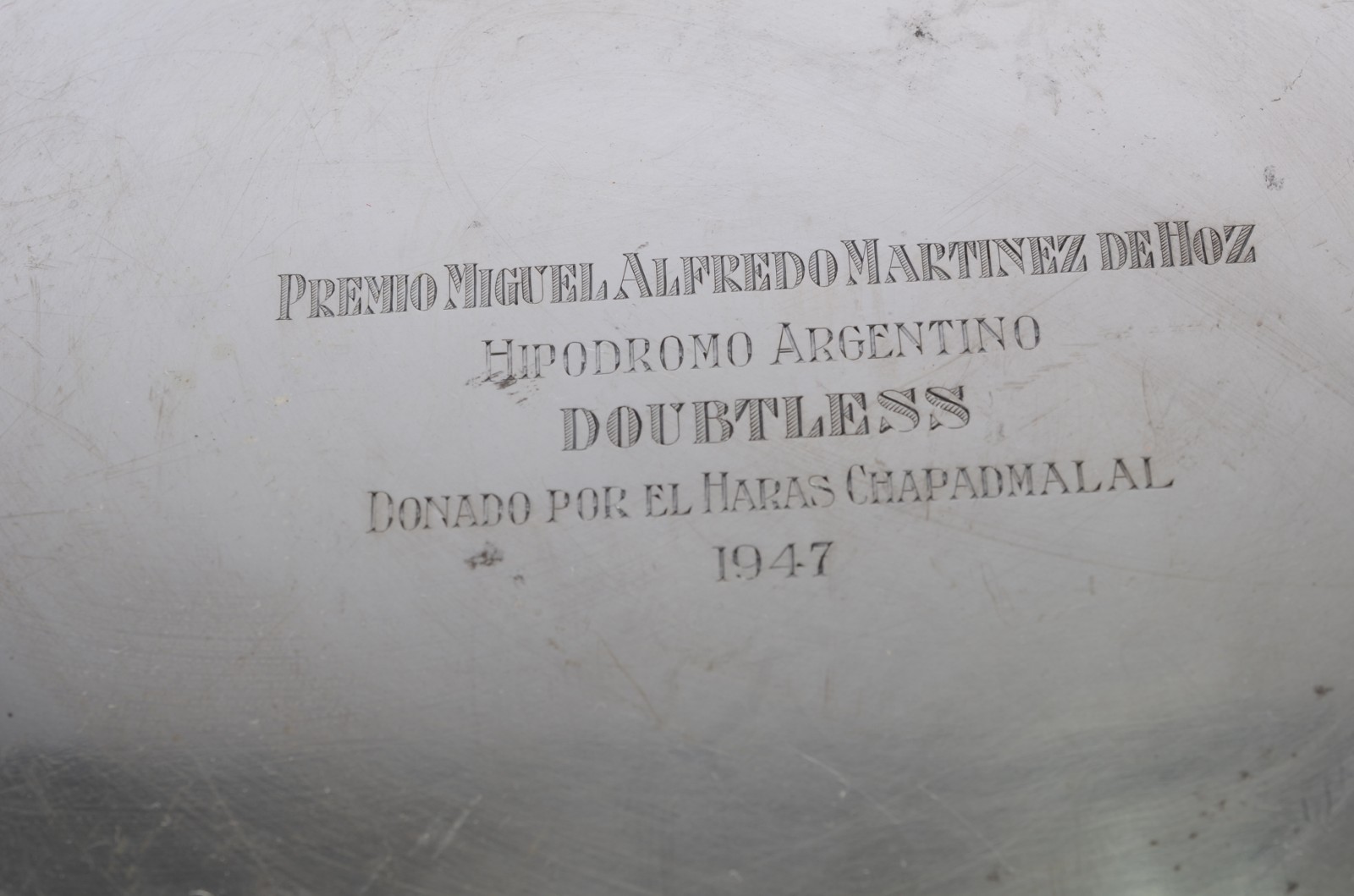 Salva de prata inglesa, contraste leão passante, borda recortada... - foto 5 de 7