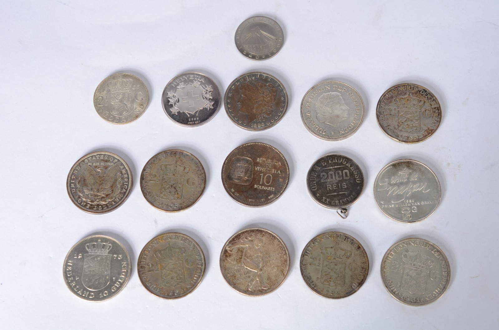 Lote com 16 moedas diversas de prata. - foto 2 de 2