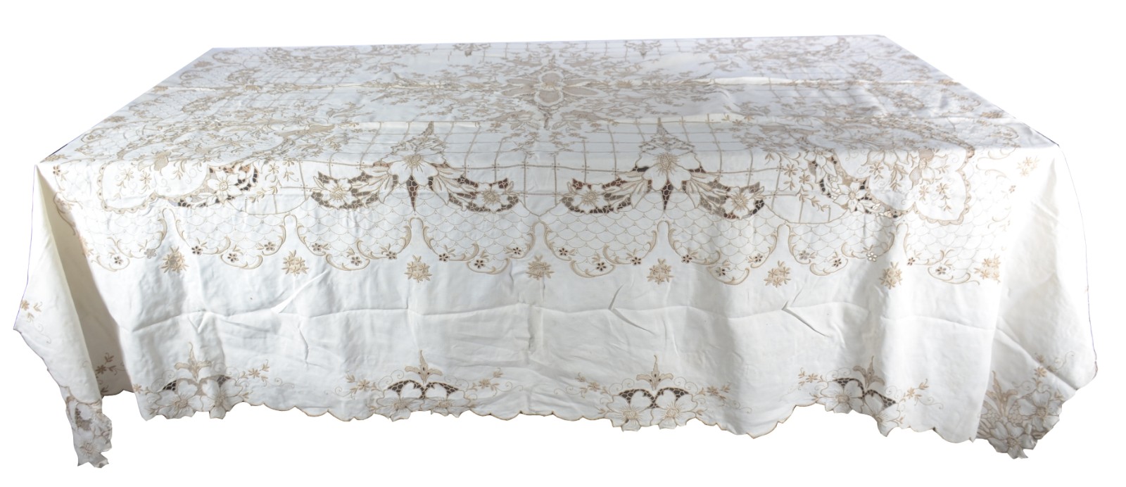 Toalha de mesa portuguesa de linho bege com bordados da Ilha da... - foto 1 de 5