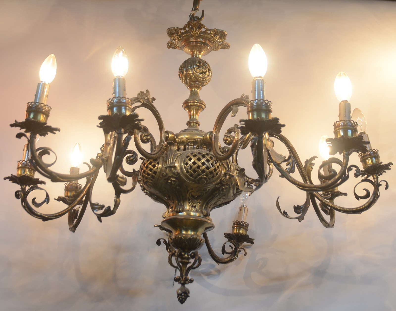 Lustre de metal dourado para 10 luzes. - foto 5 de 5