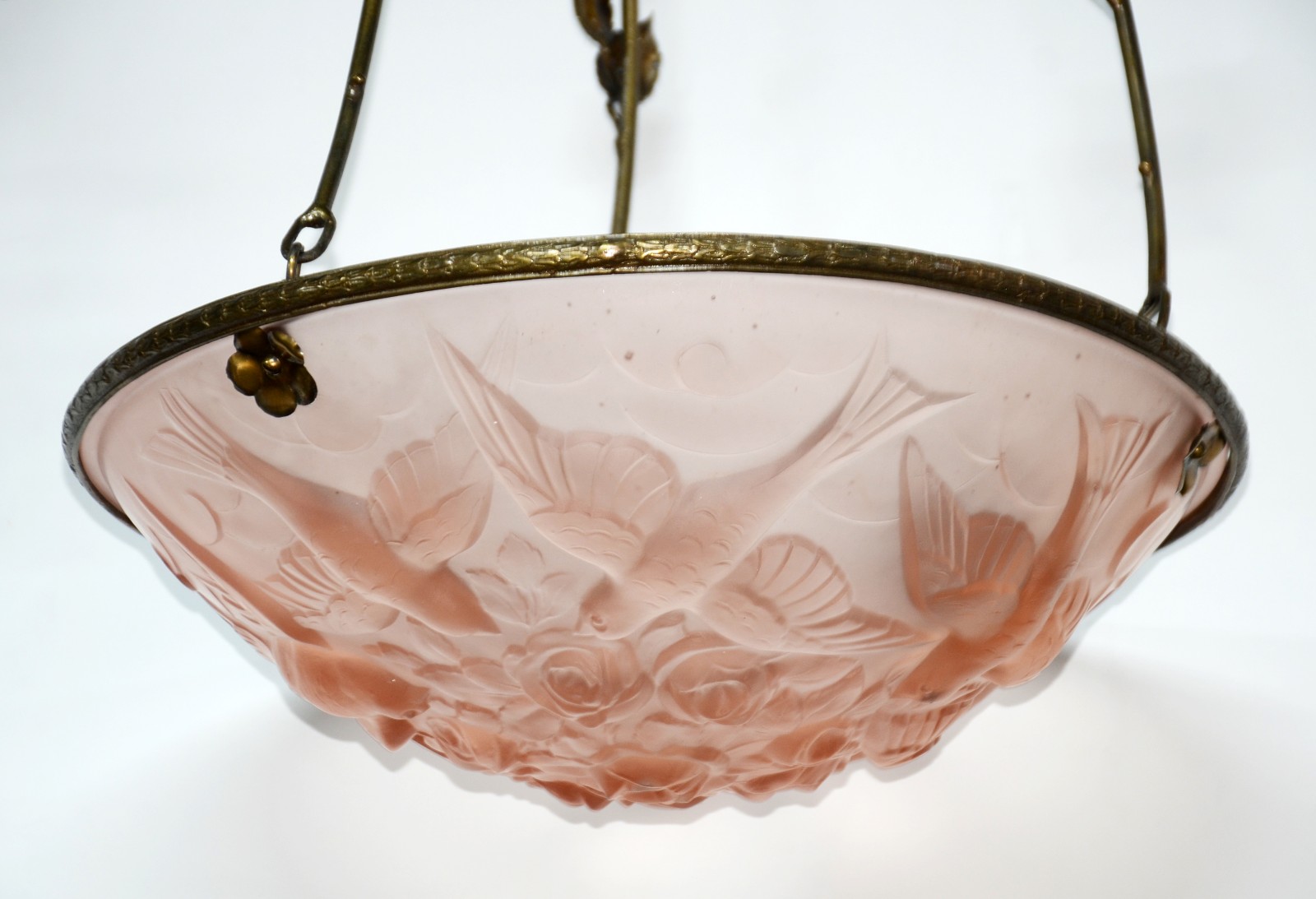 Lanterna de teto de vidro frances na cor rosa, trabalhado com flores... - foto 2 de 6