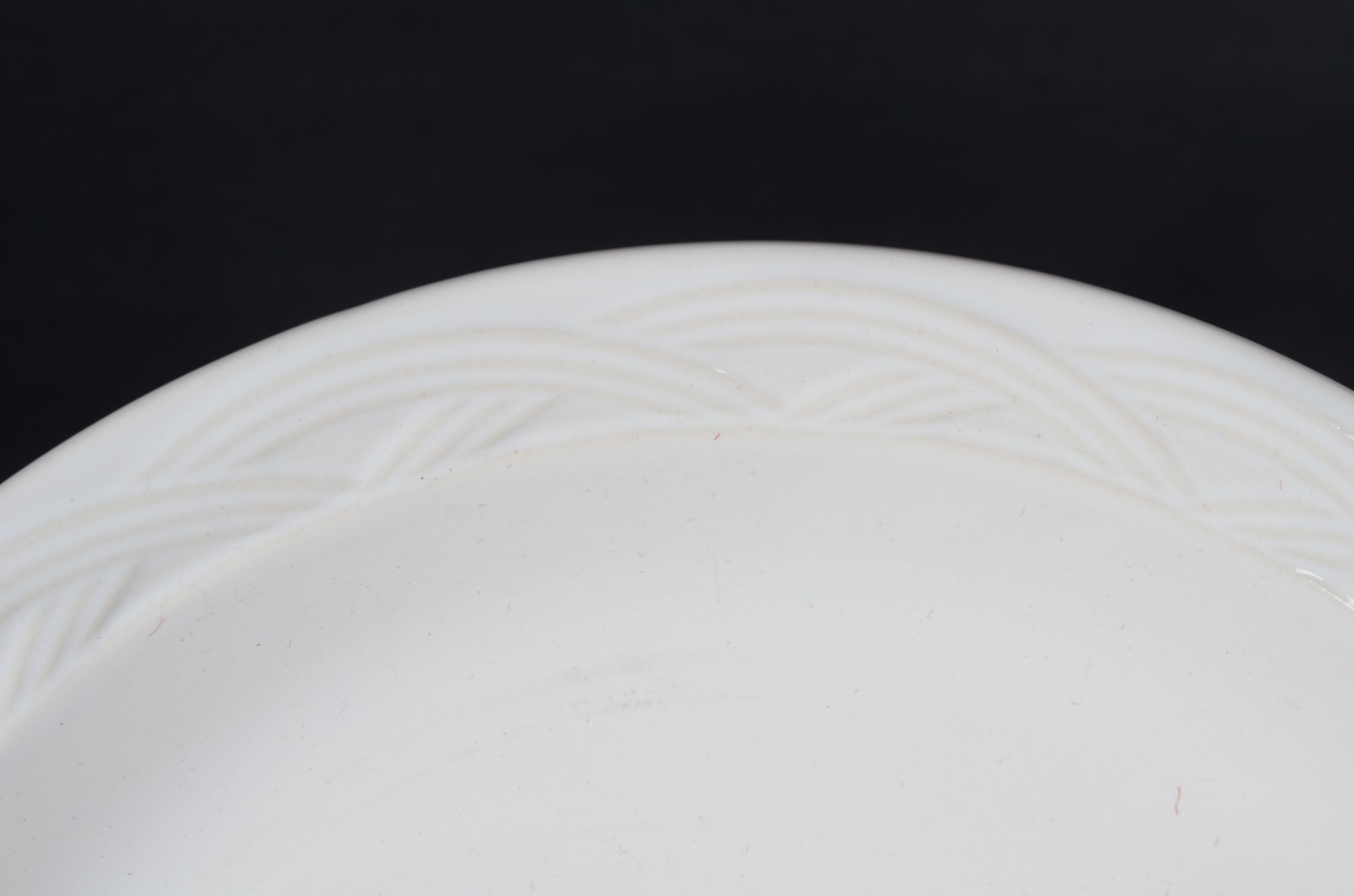Aparelho de jantar de porcelana americana na cor branca, composto de... - foto 2 de 4