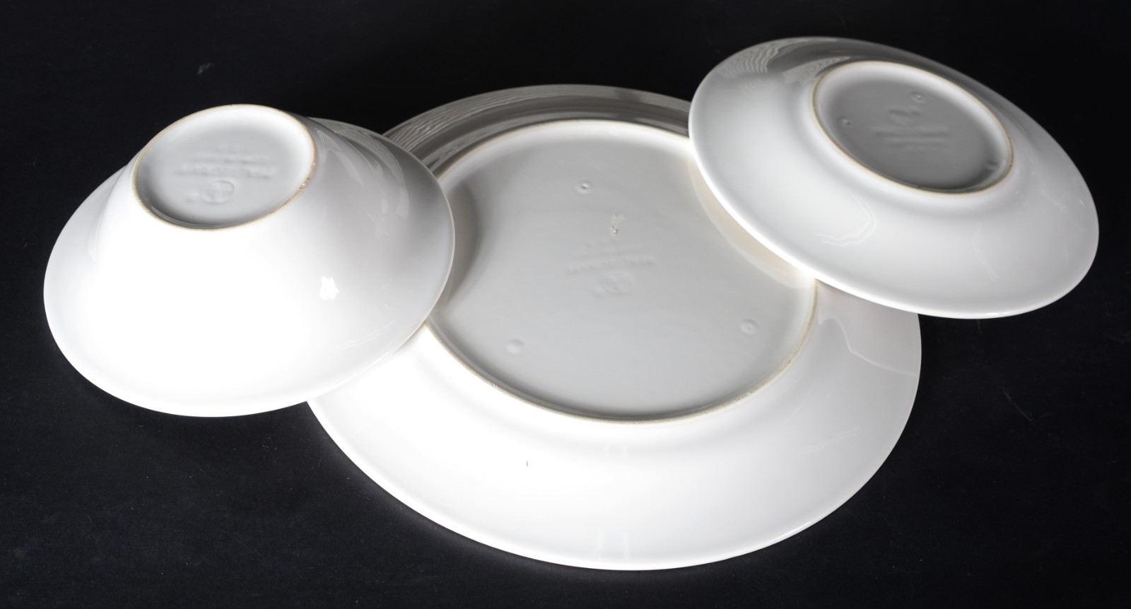 Aparelho de jantar de porcelana americana na cor branca, composto de... - foto 3 de 4