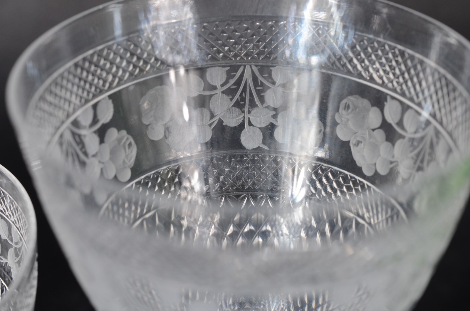 Serviço de cristal lapidado e lavrado com cachos de uvas, composto... - foto 3 de 8