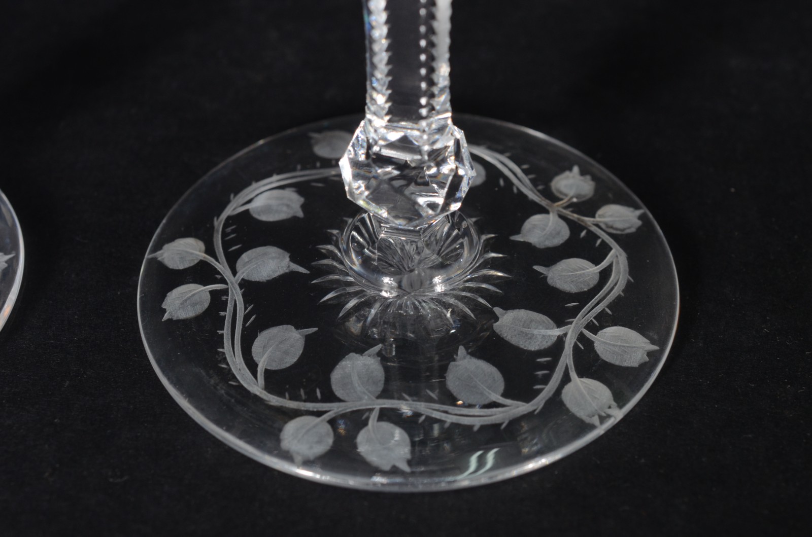 Serviço de cristal lapidado e lavrado com cachos de uvas, composto... - foto 4 de 8