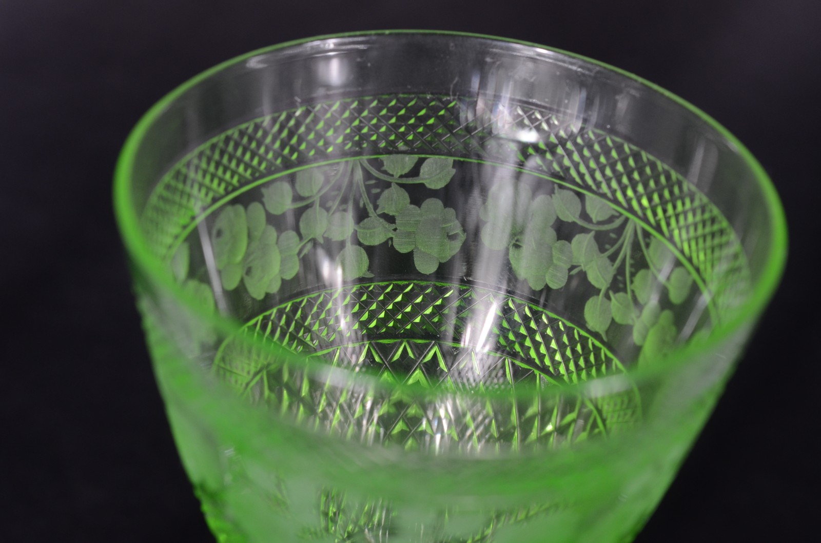 Serviço de cristal lapidado e lavrado com cachos de uvas, composto... - foto 6 de 8