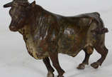 Pequena escultura de bronze austríaco represent... - Pequena escultura de bronze austríaco representando ¨ touro¨  assinado  