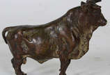 Pequena escultura de bronze austríaco represent... - Pequena escultura de bronze austríaco representando ¨ touro¨  assinado  