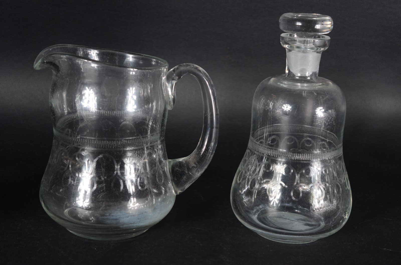 Serviço de cristal lavrado, composto de: 9 taças para vinho tinto, 8... - foto 5 de 7