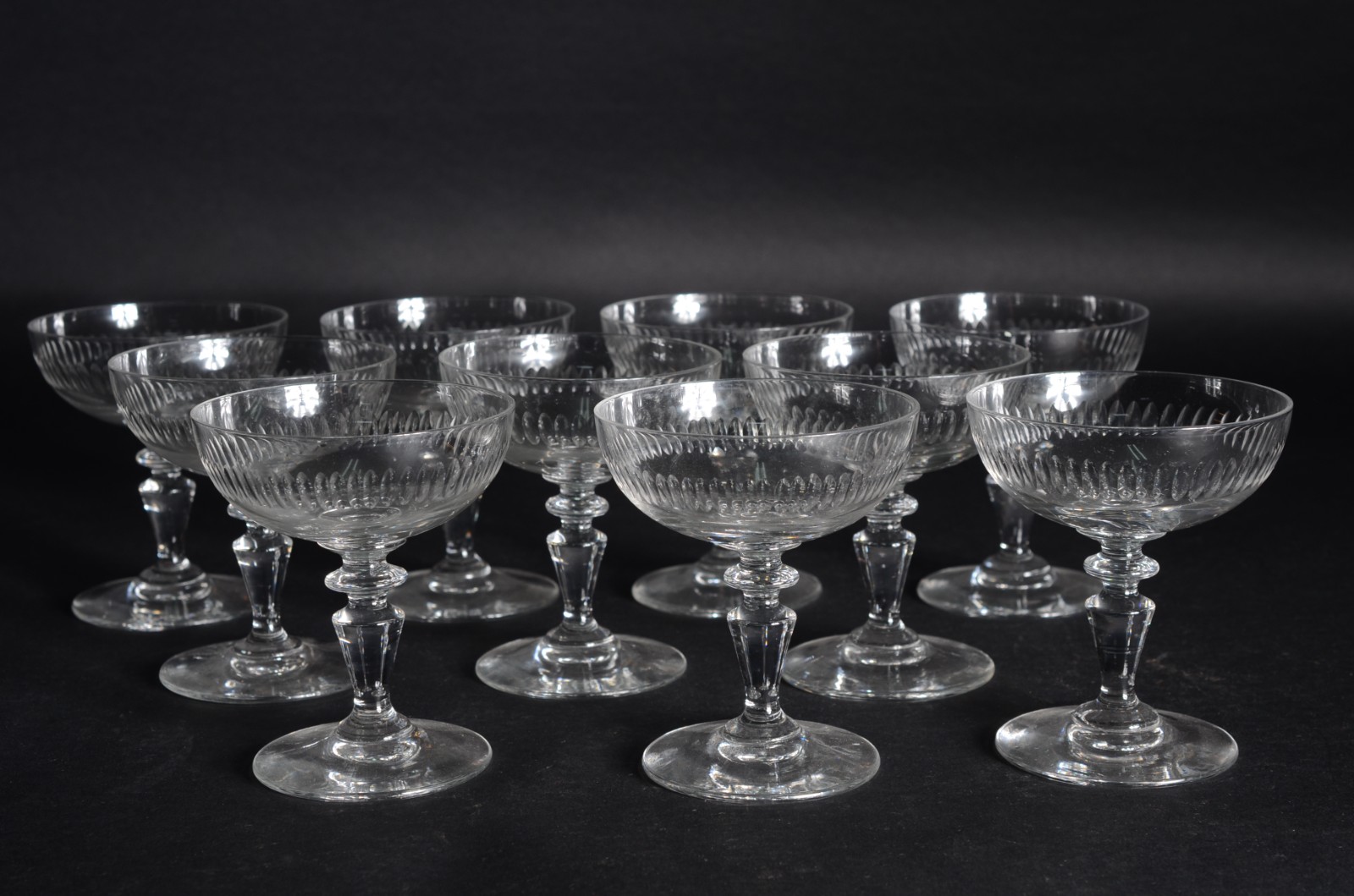 Conjunto com 10 taças de cristal para champagne. - foto 1 de 4