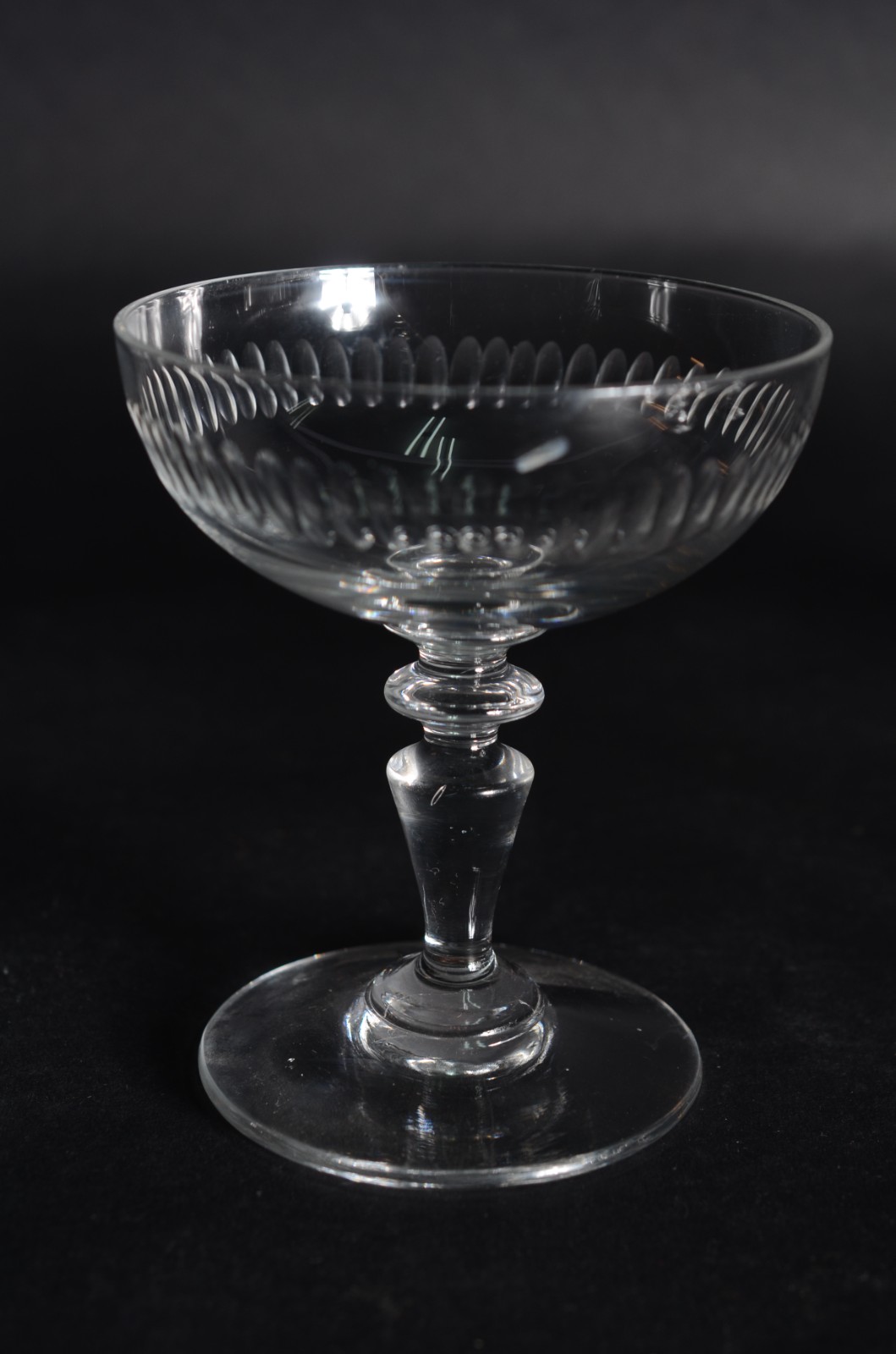 Conjunto com 10 taças de cristal para champagne. - foto 2 de 4
