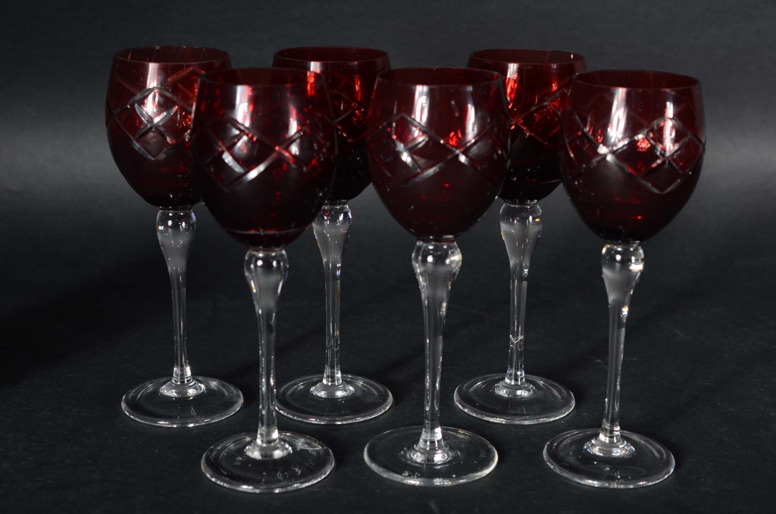 Conjunto com 6 cálices para vinho de cristal doublé rubi. - foto 1 de 5