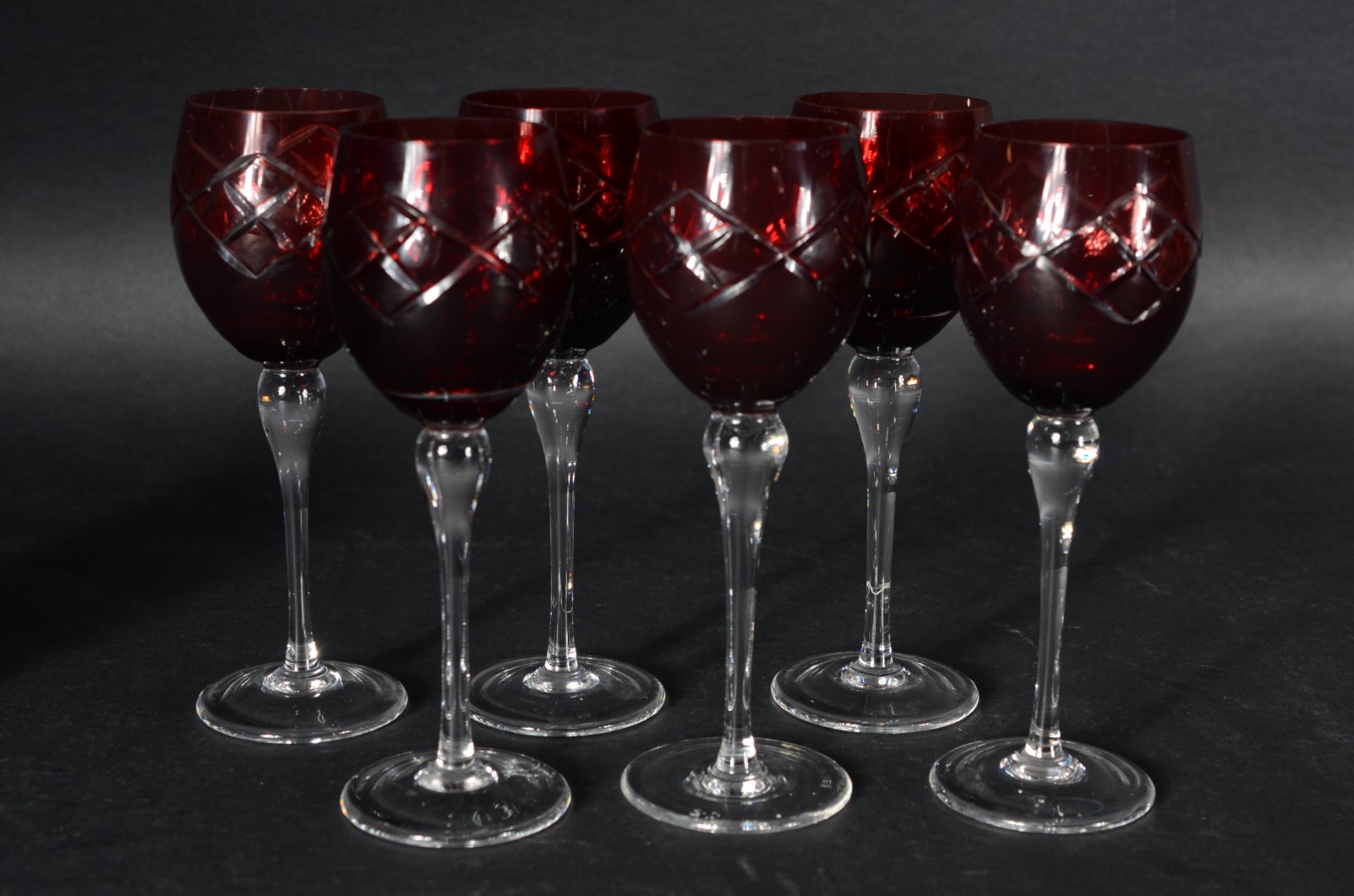 Conjunto com 6 cálices para vinho de cristal doublé rubi. - foto 3 de 5