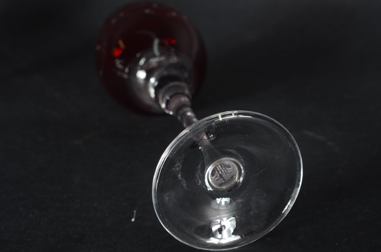 Conjunto com 6 cálices para vinho de cristal doublé rubi. - foto 5 de 5