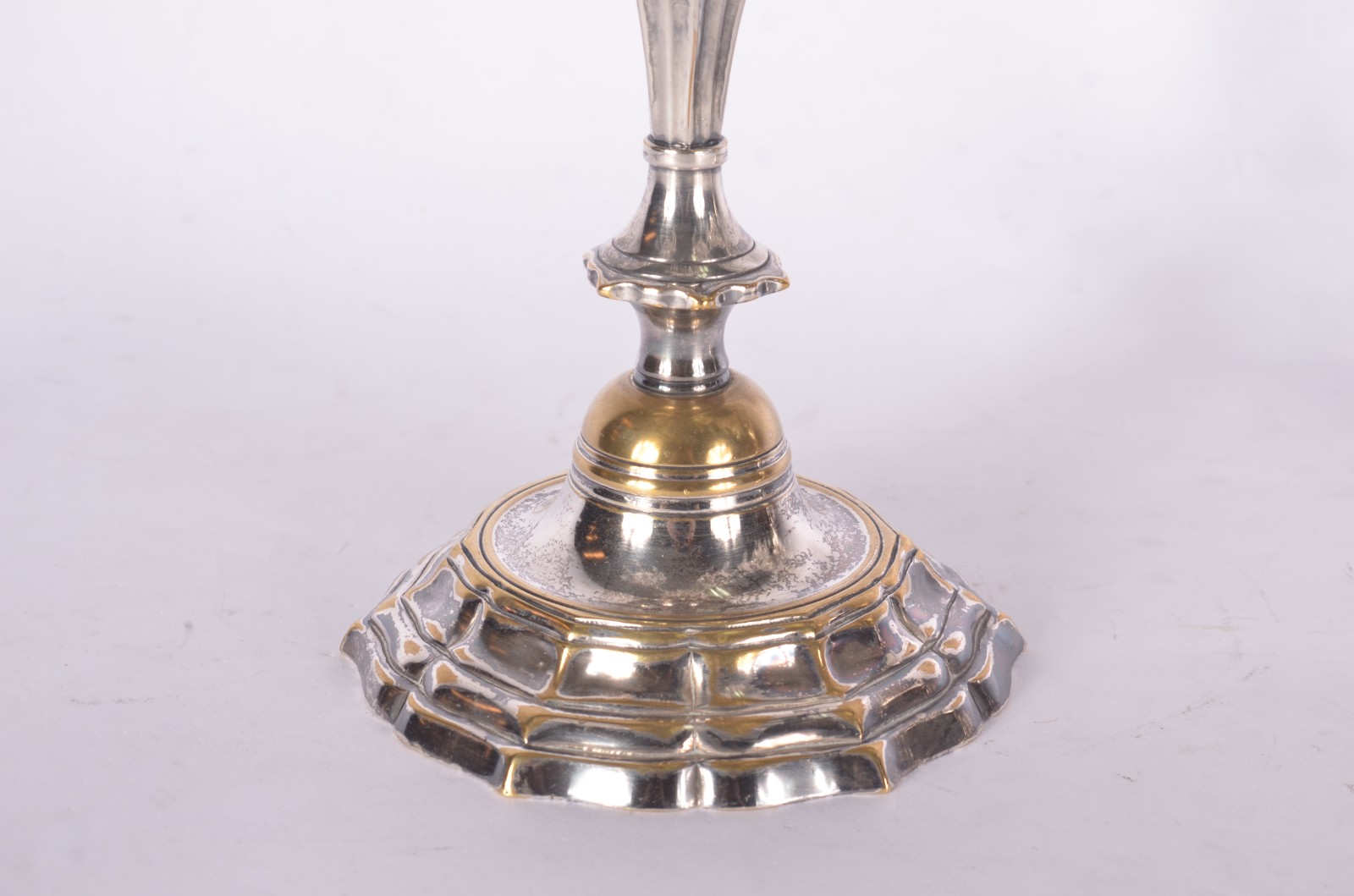 Par de candelabros de metal prateado para 5 velas cada, bobeches de... - foto 4 de 4