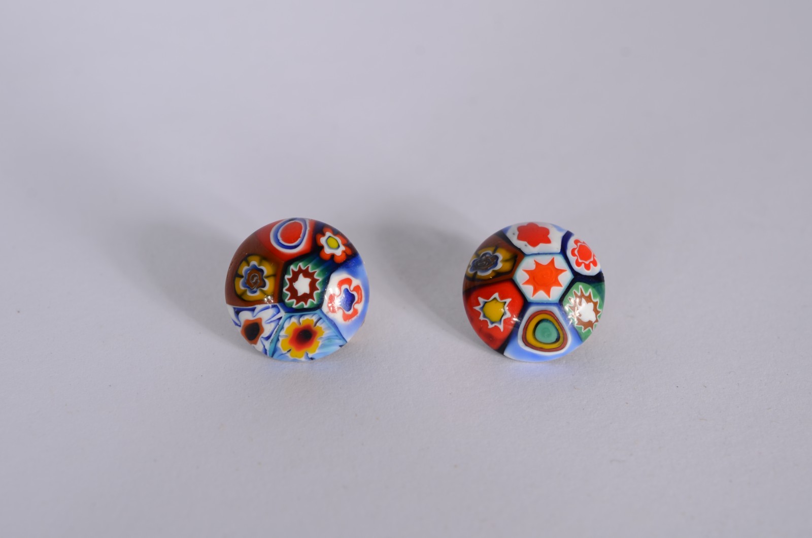 Conjunto de finas bijouterias composto de par de brincos, pulseira e... - foto 3 de 4