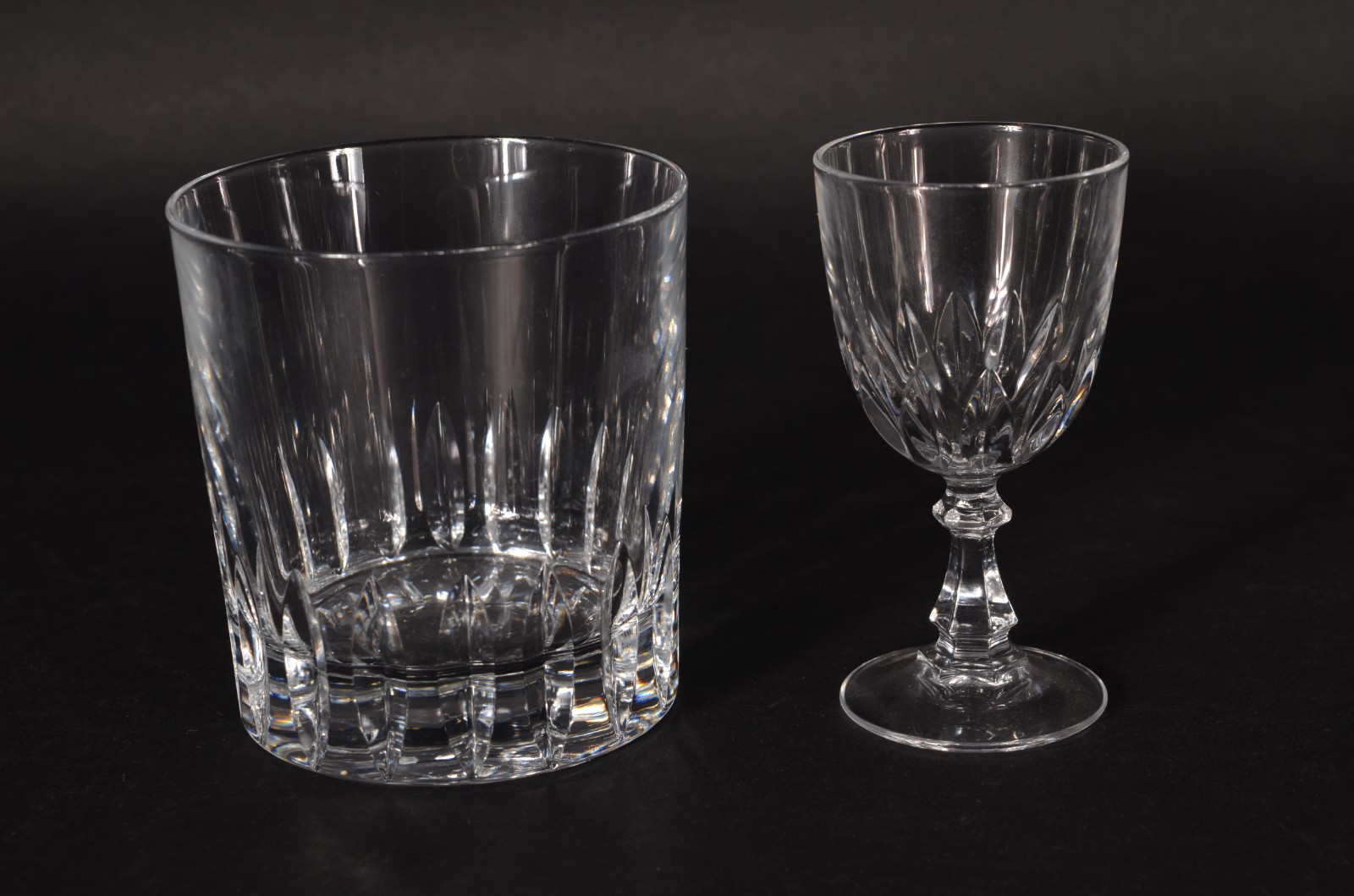 Serviço de cristal lapidado, composto de 12 flutes para champagne, 8... - foto 3 de 5