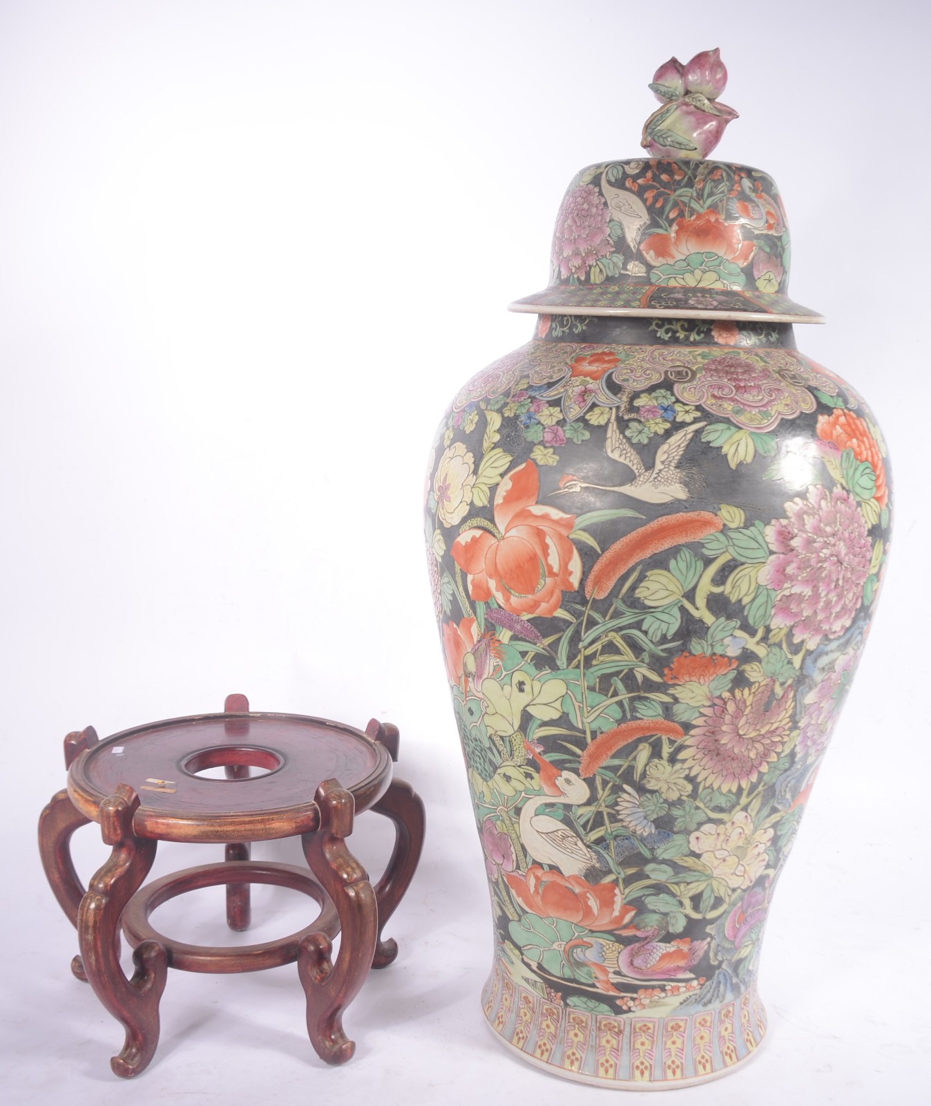 Grande potiche de porcelana chinesa decorado com aves e flores em... - foto 2 de 10