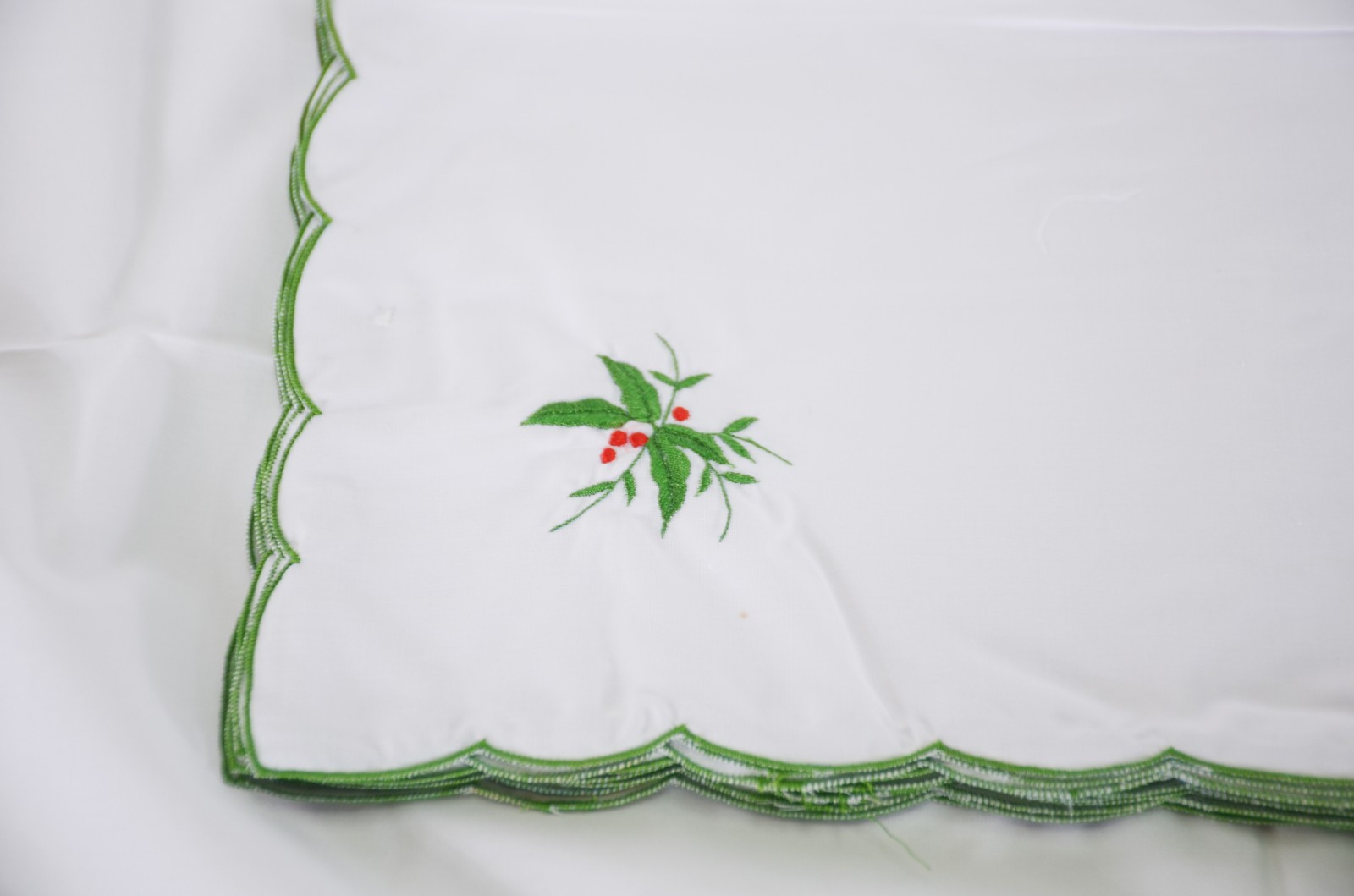 Toalha de mesa de linho com bordados na cor verde com 12 guardanapos... - foto 4 de 4