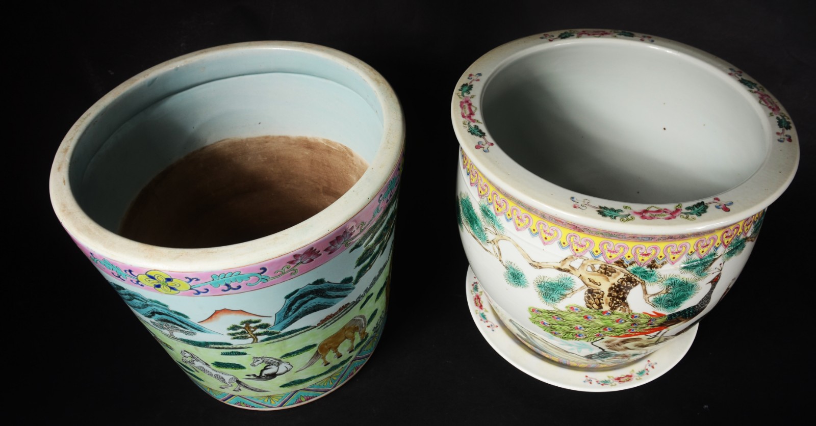 Dois cachepots de porcelana chinesa, um deles com prato e decorado... - foto 5 de 11
