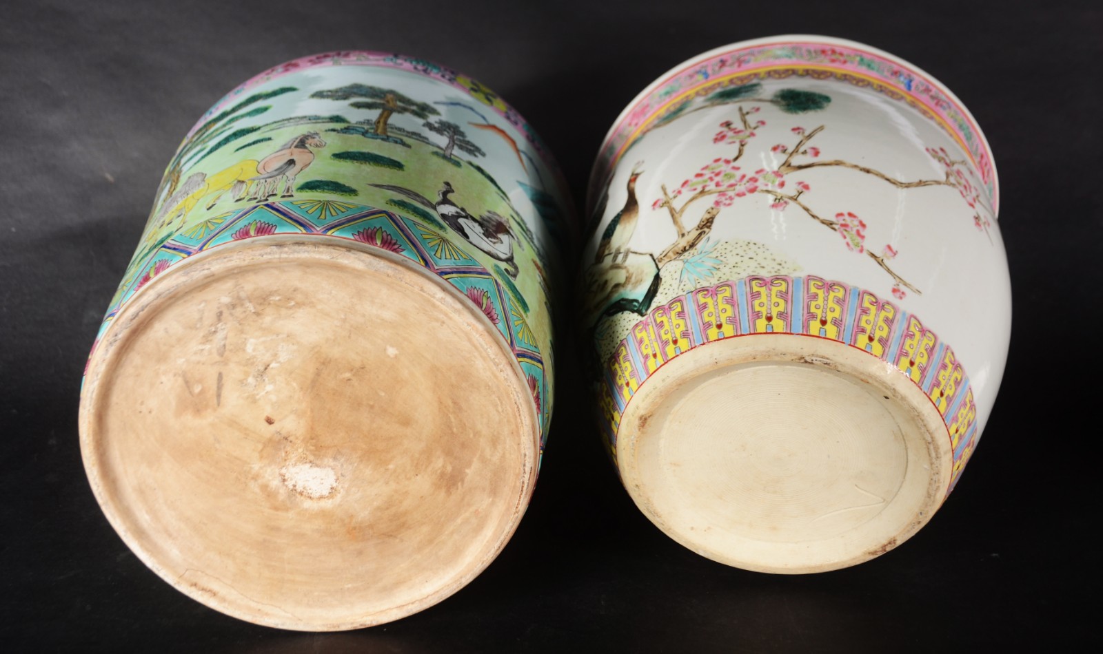 Dois cachepots de porcelana chinesa, um deles com prato e decorado... - foto 9 de 11