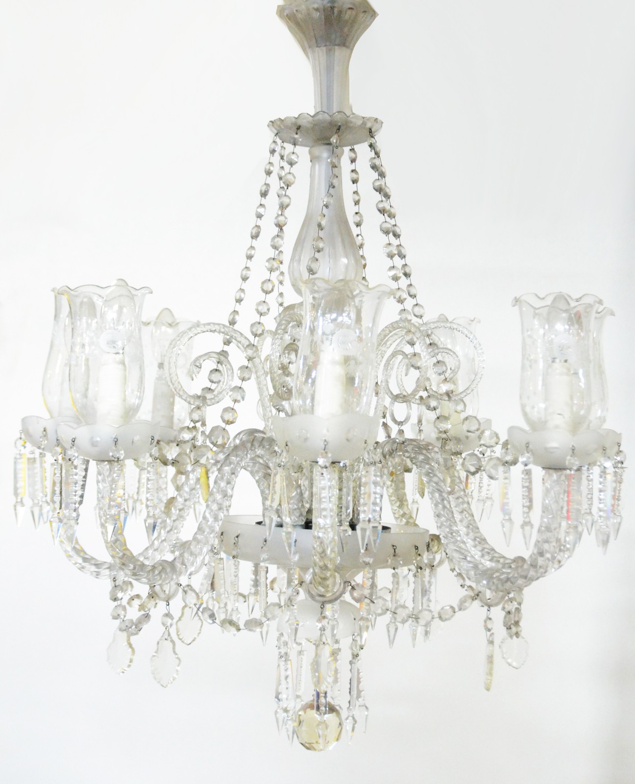 Lustre de cristal para 8 luzes com mangas, contas e pingentes... - foto 1 de 6