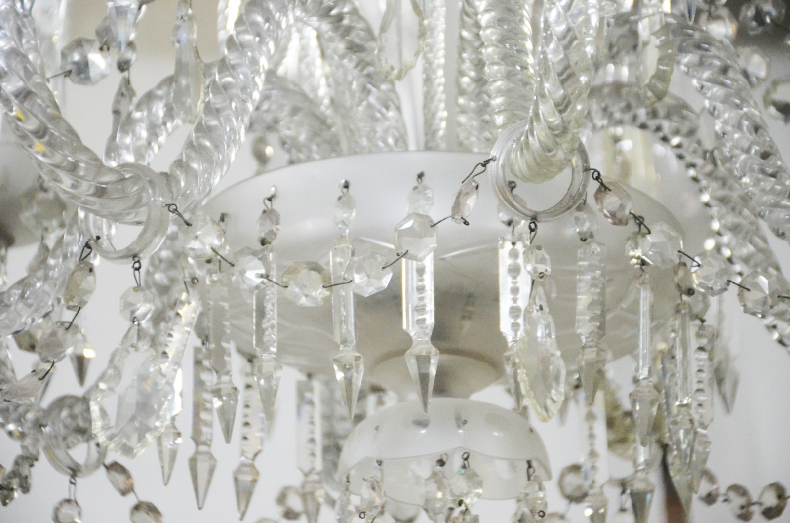 Lustre de cristal para 8 luzes com mangas, contas e pingentes... - foto 5 de 6