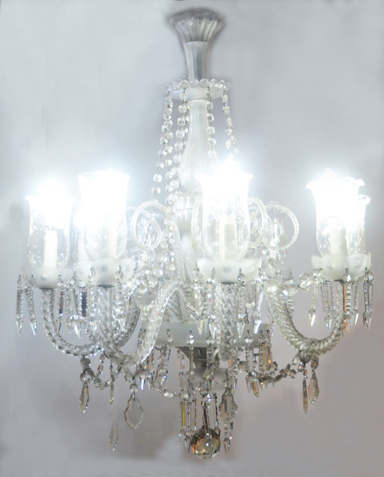 Lustre de cristal para 8 luzes com mangas, contas e pingentes... - foto 6 de 6