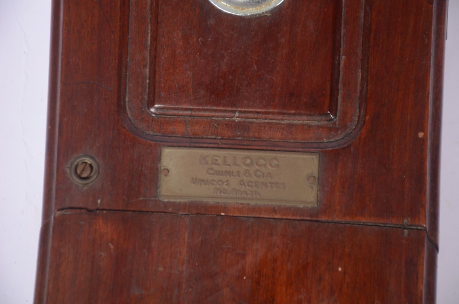 Antigo telefone americano de parede da marca "Kellogg" com caixa em... - foto 4 de 10