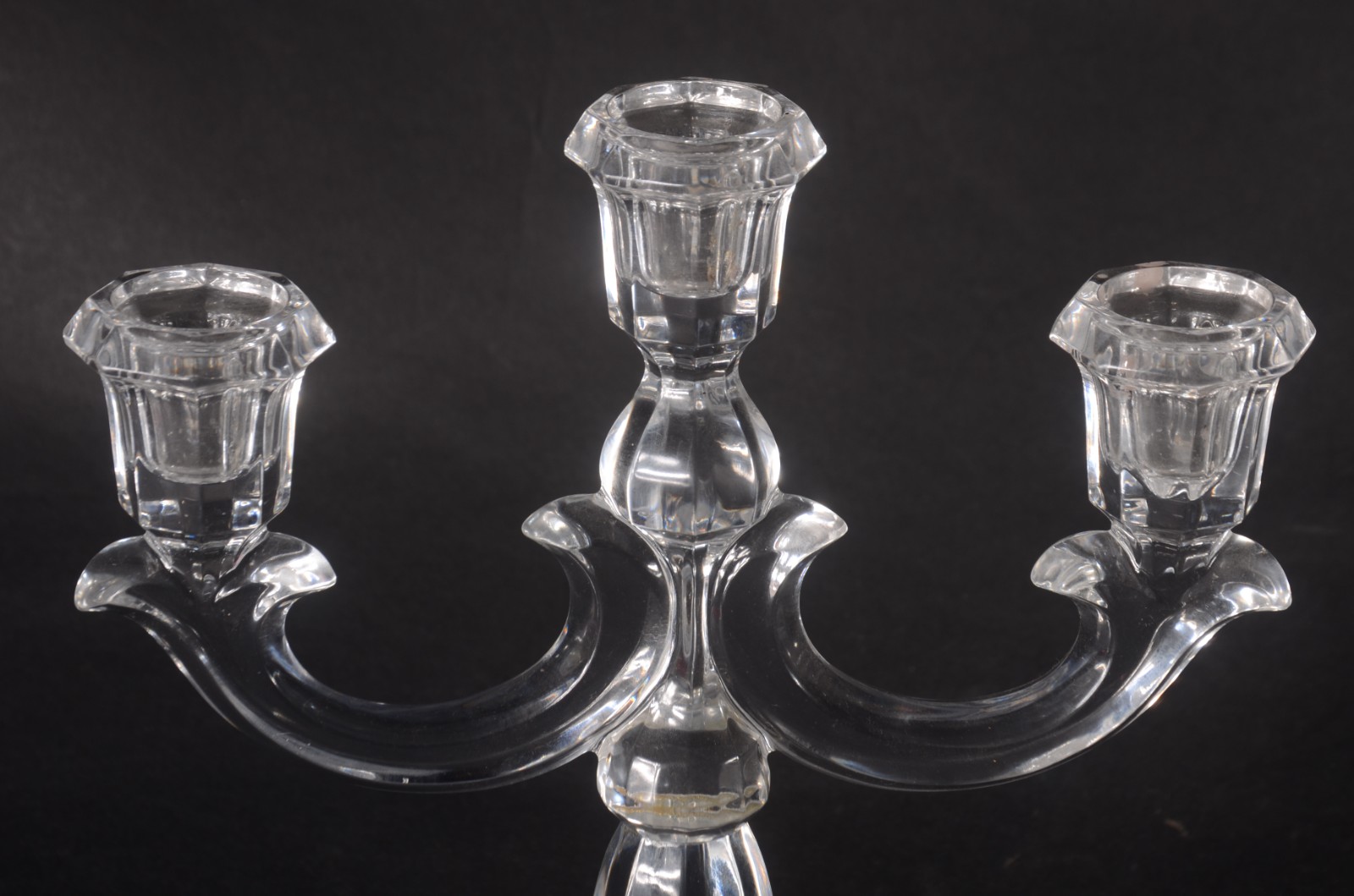 Par de candelabros de cristal europeu para 3 velas cada. Um deles com... - foto 4 de 5