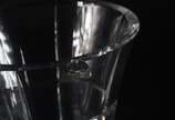 Dois vasos de cristal europeu lapidado, modelos... - Dois vasos de cristal europeu lapidado, modelos diversos. Vaso menor com trincados.
