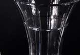 Dois vasos de cristal europeu lapidado, modelos... - Dois vasos de cristal europeu lapidado, modelos diversos. Vaso menor com trincados.